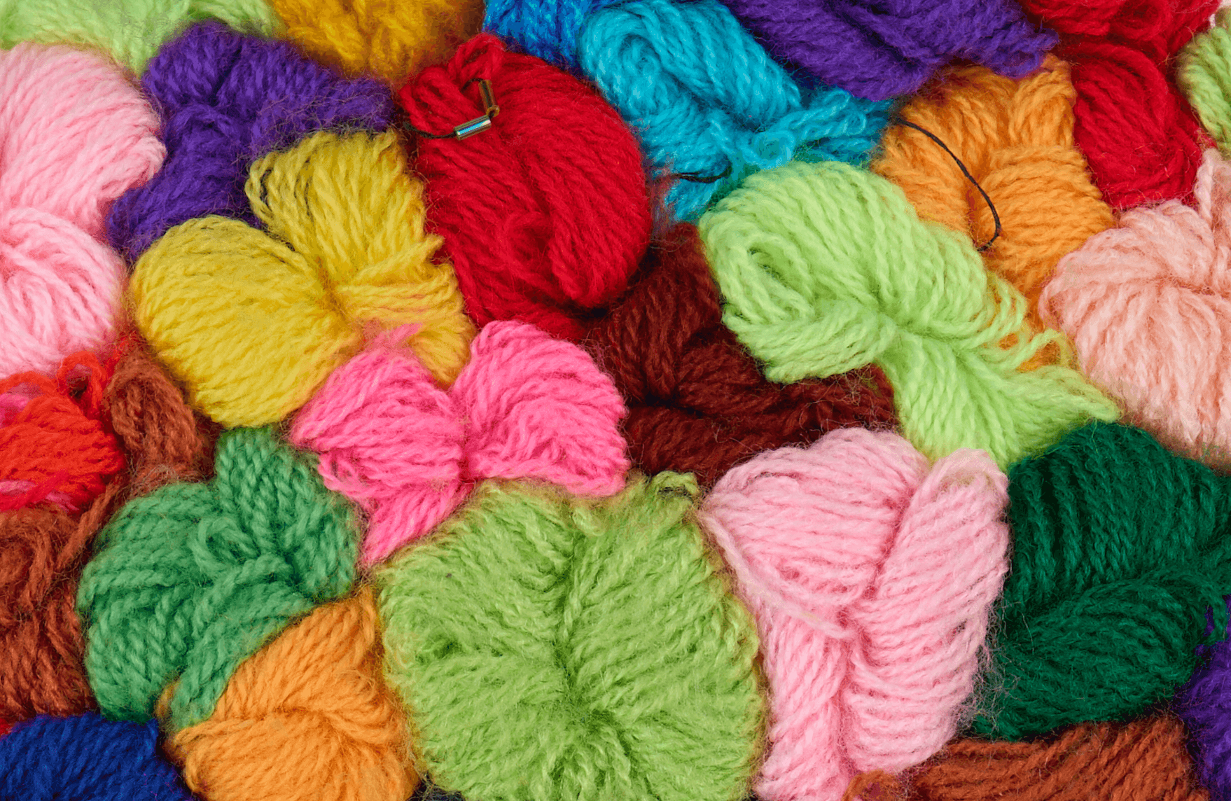 BERDASARKAN WARNA